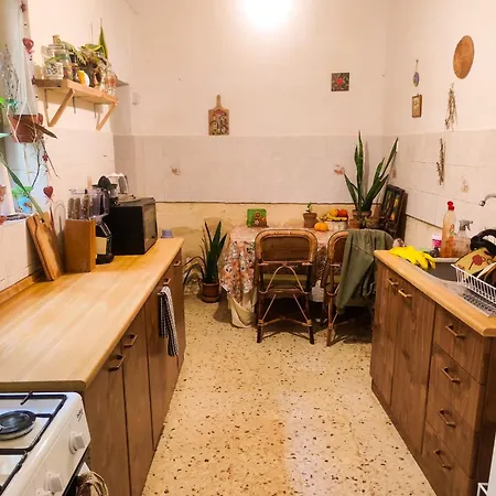 Private Double In A Cute Townhouse In Maltese Village Close To St Peters Pool * Zejtun