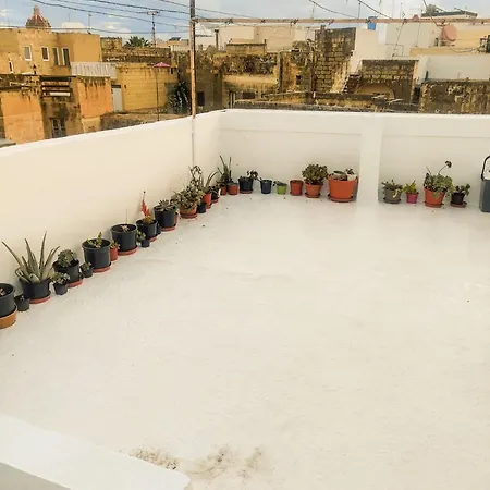 Private Double In A Cute Townhouse In Maltese Village Close To St Peters Pool فندق Żejtun