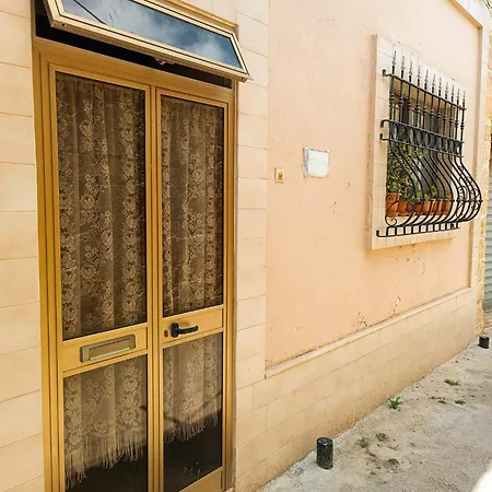فندق Private Double In A Cute Townhouse In Maltese Village Close To St Peters Pool Żejtun